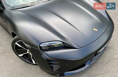 Седан Porsche Taycan 2020 в 