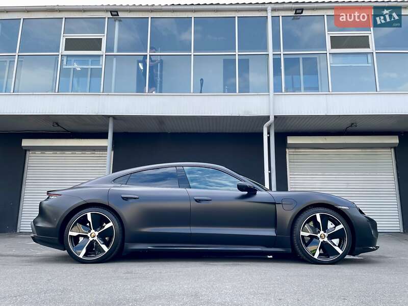 Седан Porsche Taycan 2020 в Киеве
