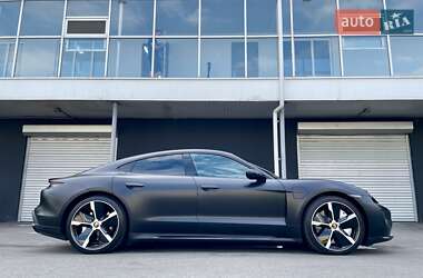 Седан Porsche Taycan 2020 в 