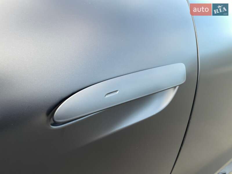 Седан Porsche Taycan 2020 в Киеве