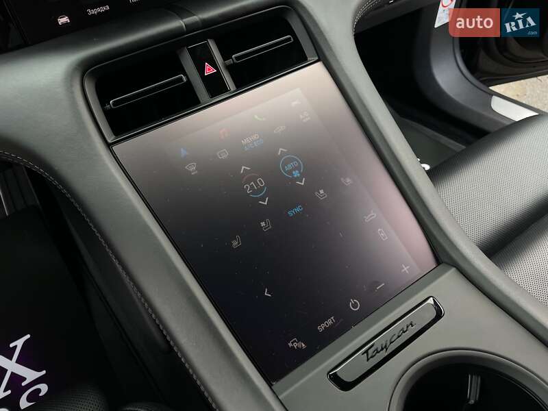 Седан Porsche Taycan 2020 в Киеве