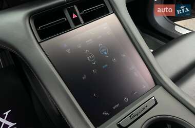 Седан Porsche Taycan 2020 в 