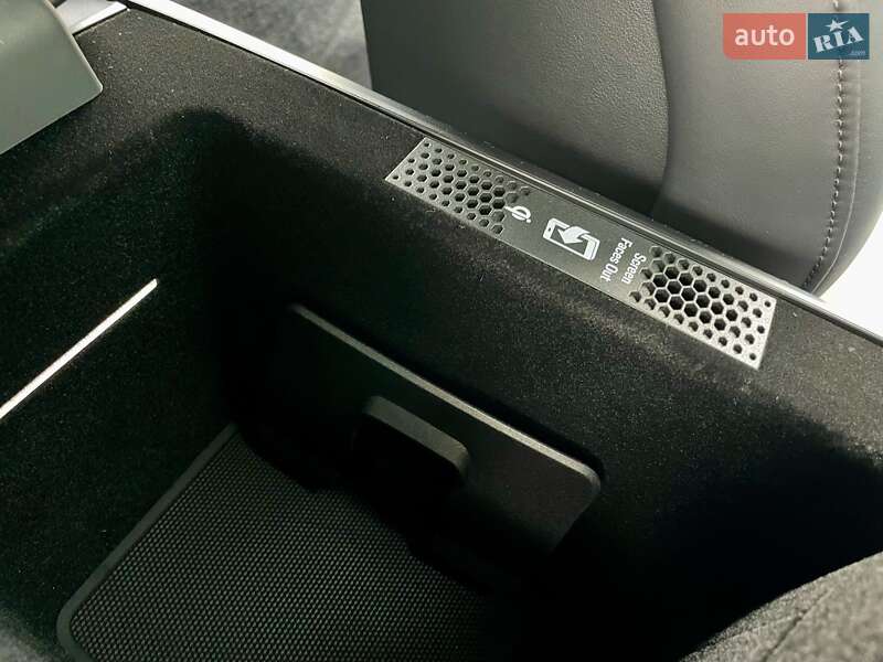 Седан Porsche Taycan 2020 в Киеве