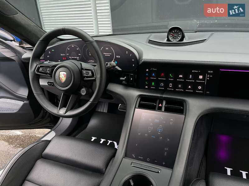 Седан Porsche Taycan 2020 в Киеве