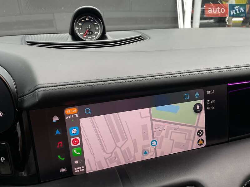 Седан Porsche Taycan 2020 в Киеве