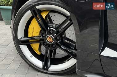 Седан Porsche Taycan 2019 в 