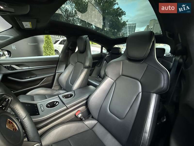Седан Porsche Taycan 2019 в Киеве