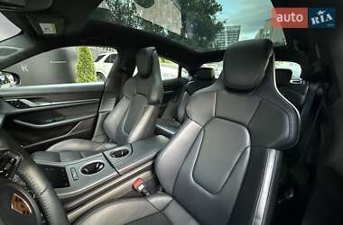 Седан Porsche Taycan 2019 в 