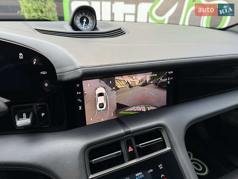 Седан Porsche Taycan 2019 в Киеве