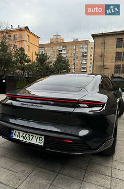 Седан Porsche Taycan 2021 в 
