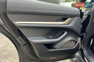 Седан Porsche Taycan 2020 в 