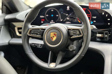 Седан Porsche Taycan 2020 в 
