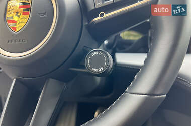 Седан Porsche Taycan 2020 в 