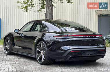 Седан Porsche Taycan 2020 в 