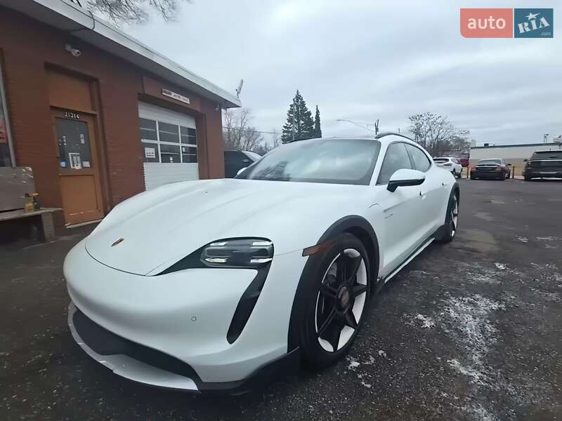Седан Porsche Taycan 2022 в 