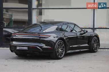 Седан Porsche Taycan 2023 в 