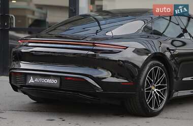 Седан Porsche Taycan 2023 в 