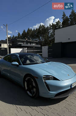 Седан Porsche Taycan 2023 в 