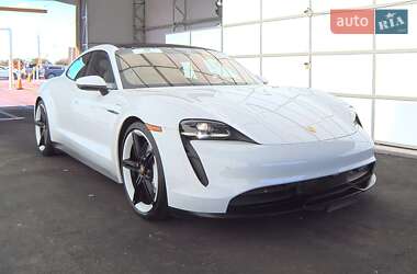 Porsche Taycan 2022