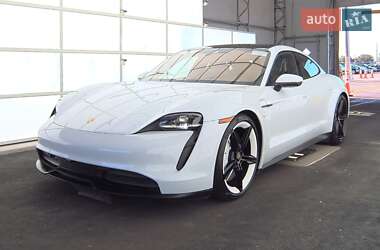 Седан Porsche Taycan 2022 в 