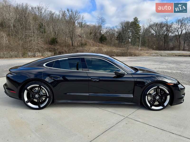 Седан Porsche Taycan 2021 в Мукачевому