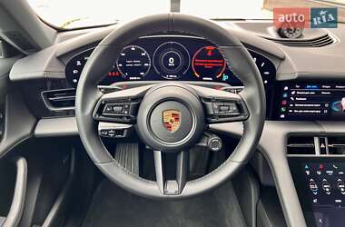 Седан Porsche Taycan 2021 в 