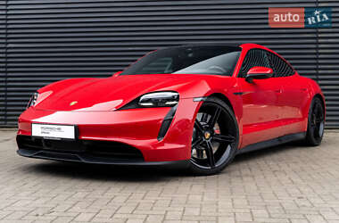 Седан Porsche Taycan 2021 в Киеве