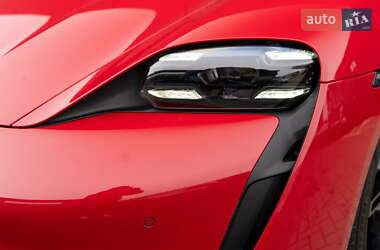 Седан Porsche Taycan 2021 в 