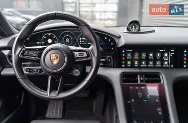 Седан Porsche Taycan 2021 в 