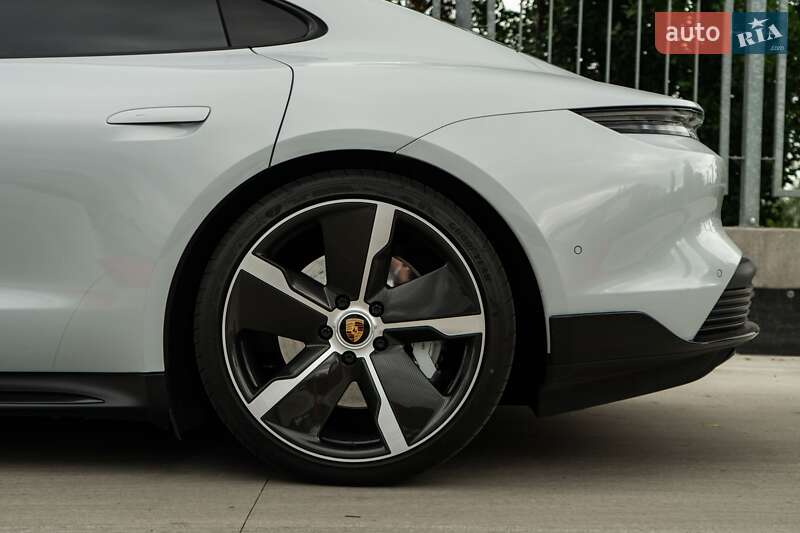Седан Porsche Taycan 2021 в Києві
