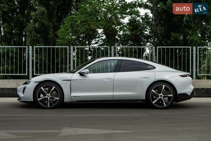 Седан Porsche Taycan 2021 в Києві