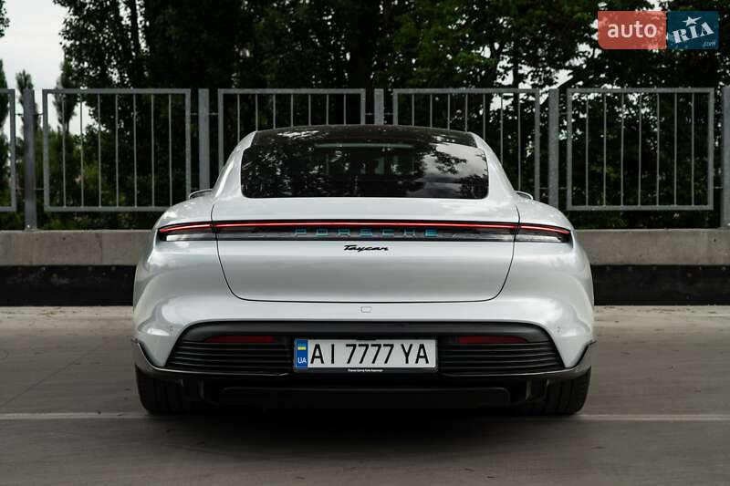 Седан Porsche Taycan 2021 в Києві
