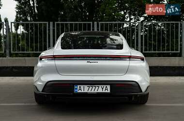 Седан Porsche Taycan 2021 в 
