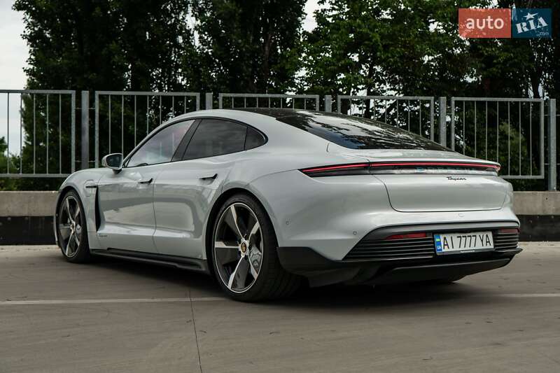 Седан Porsche Taycan 2021 в Києві