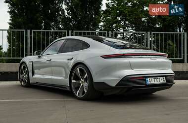 Седан Porsche Taycan 2021 в 