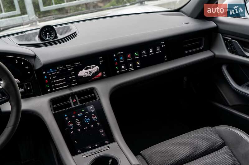 Седан Porsche Taycan 2021 в Києві