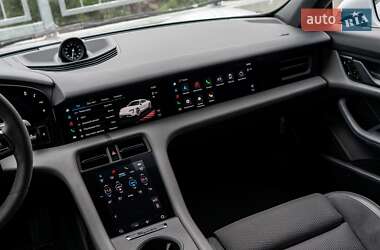 Седан Porsche Taycan 2021 в 