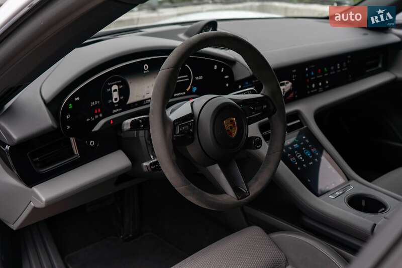 Седан Porsche Taycan 2021 в Києві