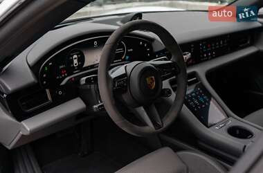 Седан Porsche Taycan 2021 в 