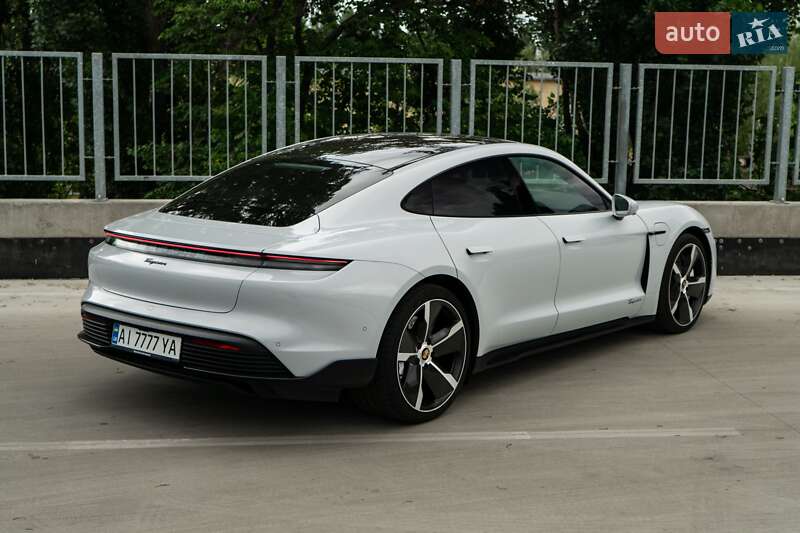 Седан Porsche Taycan 2021 в Києві