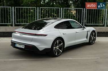 Седан Porsche Taycan 2021 в 