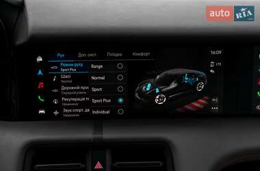 Седан Porsche Taycan 2021 в 