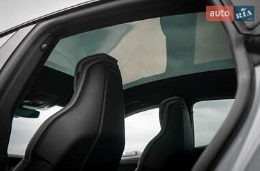 Седан Porsche Taycan 2021 в 
