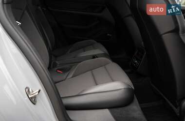 Седан Porsche Taycan 2021 в 