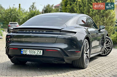 Седан Porsche Taycan 2021 в 