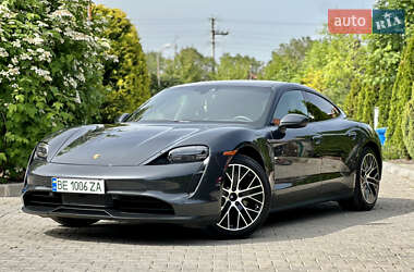 Седан Porsche Taycan 2021 в 