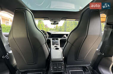 Седан Porsche Taycan 2021 в 