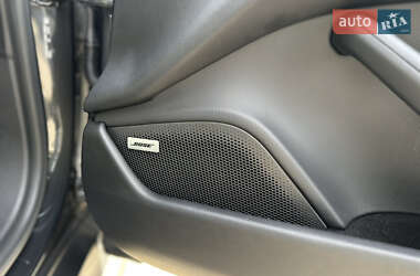 Седан Porsche Taycan 2021 в 