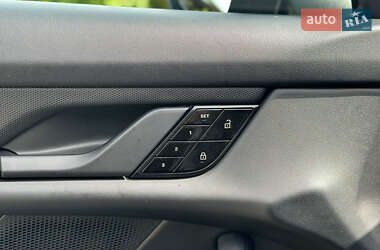 Седан Porsche Taycan 2021 в 