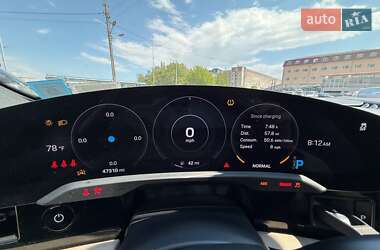 Седан Porsche Taycan 2021 в 